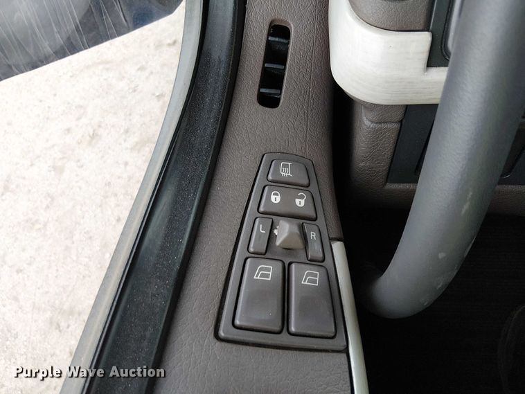 image for item YA1383 2017 Volvo VNL semi truck