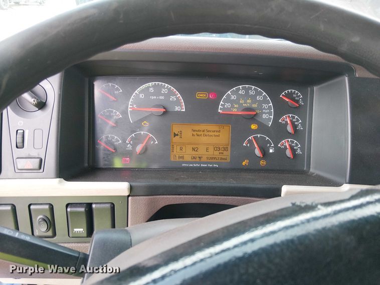 image for item YA1383 2017 Volvo VNL semi truck