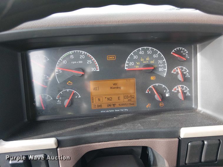 image for item YA1383 2017 Volvo VNL semi truck