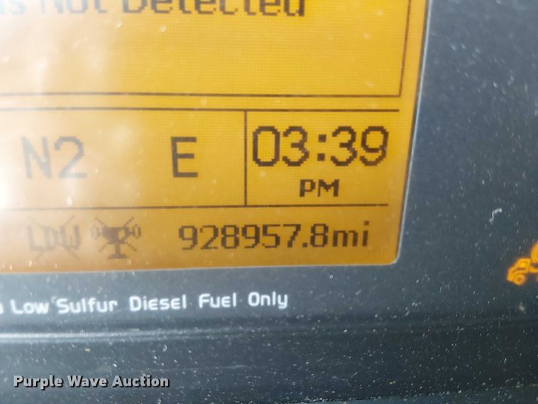 image for item YA1383 2017 Volvo VNL semi truck