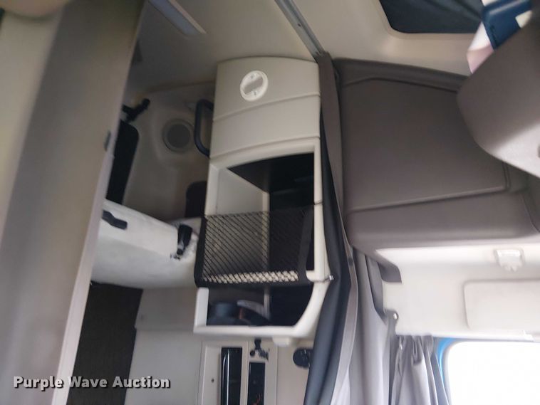 image for item YA1383 2017 Volvo VNL semi truck