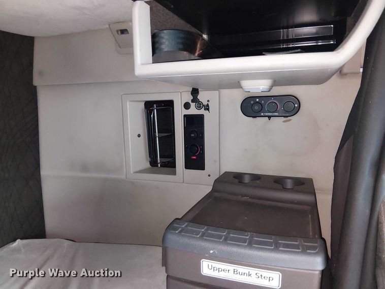 image for item YA1383 2017 Volvo VNL semi truck