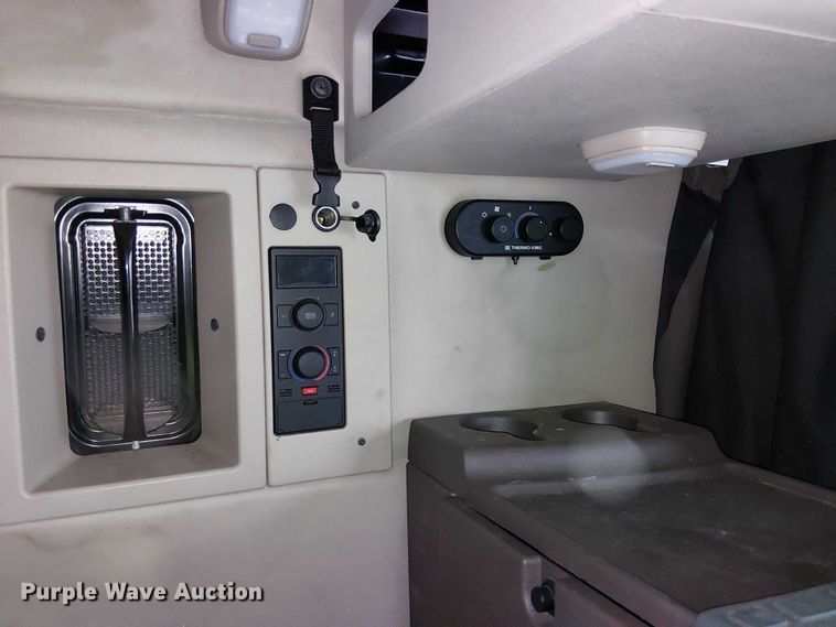 image for item YA1383 2017 Volvo VNL semi truck