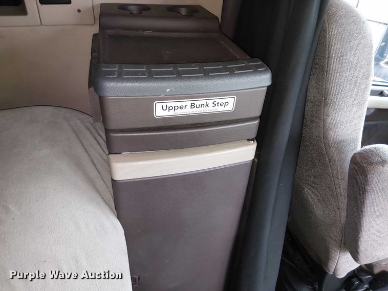 image for item YA1383 2017 Volvo VNL semi truck