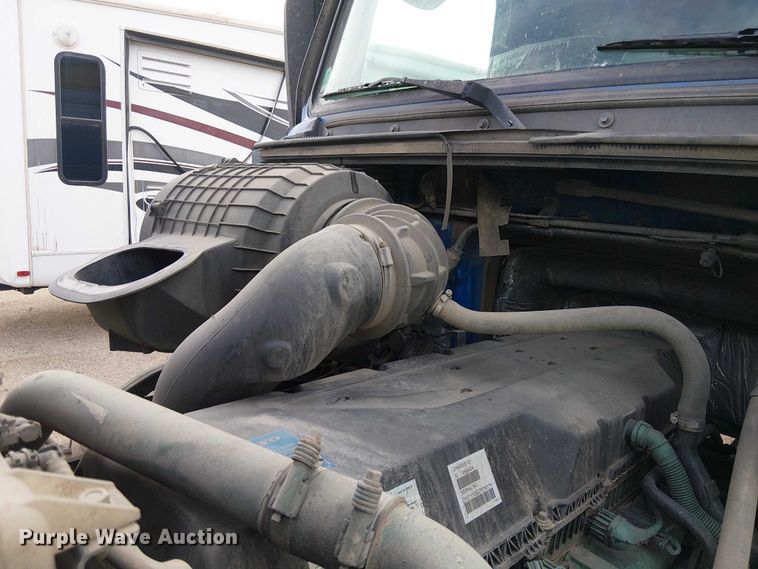 image for item YA1383 2017 Volvo VNL semi truck