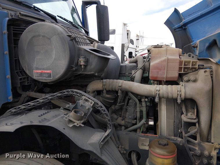 image for item YA1383 2017 Volvo VNL semi truck