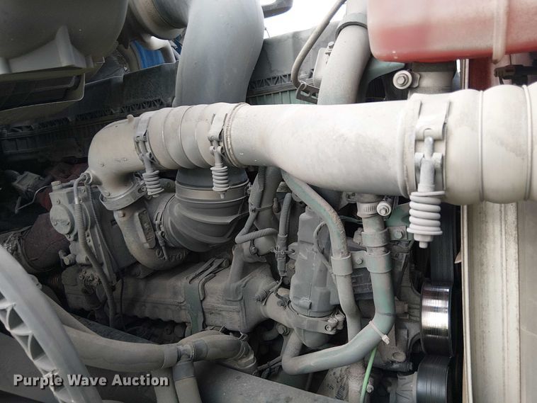 image for item YA1383 2017 Volvo VNL semi truck