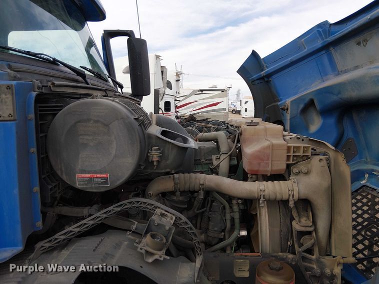 image for item YA1383 2017 Volvo VNL semi truck