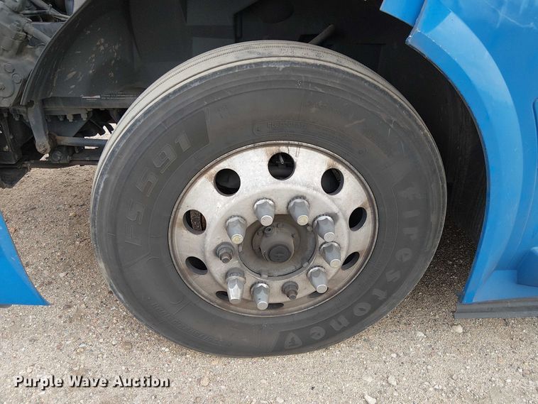 image for item YA1383 2017 Volvo VNL semi truck