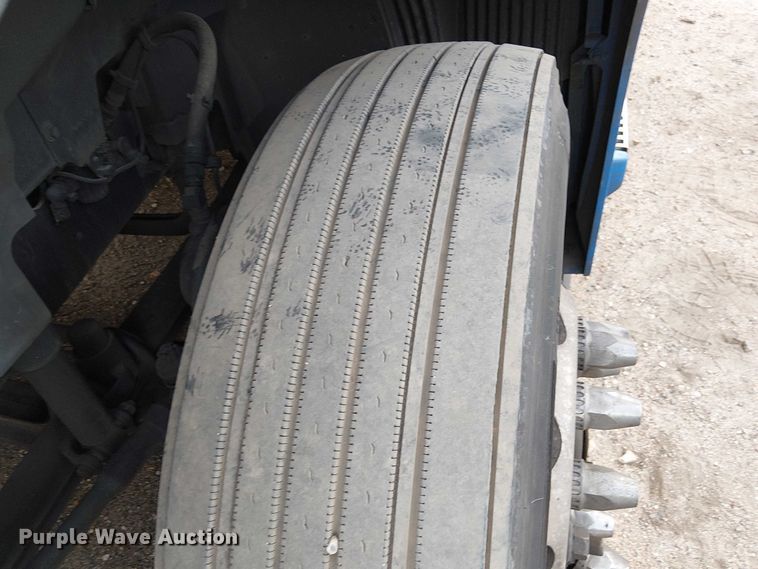 image for item YA1383 2017 Volvo VNL semi truck