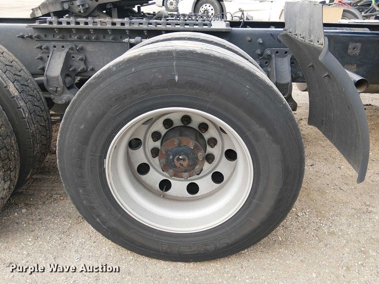 image for item YA1383 2017 Volvo VNL semi truck