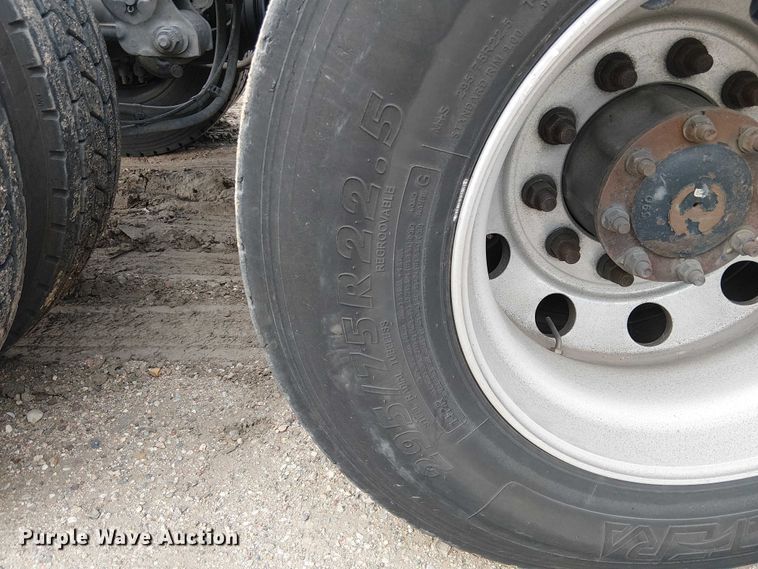 image for item YA1383 2017 Volvo VNL semi truck