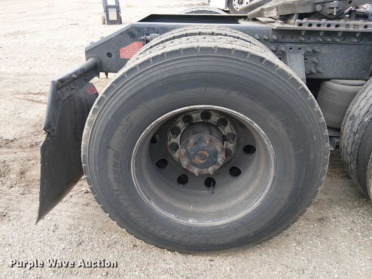 image for item YA1383 2017 Volvo VNL semi truck