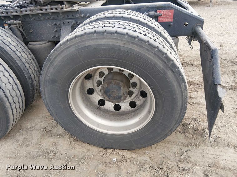 image for item YA1383 2017 Volvo VNL semi truck