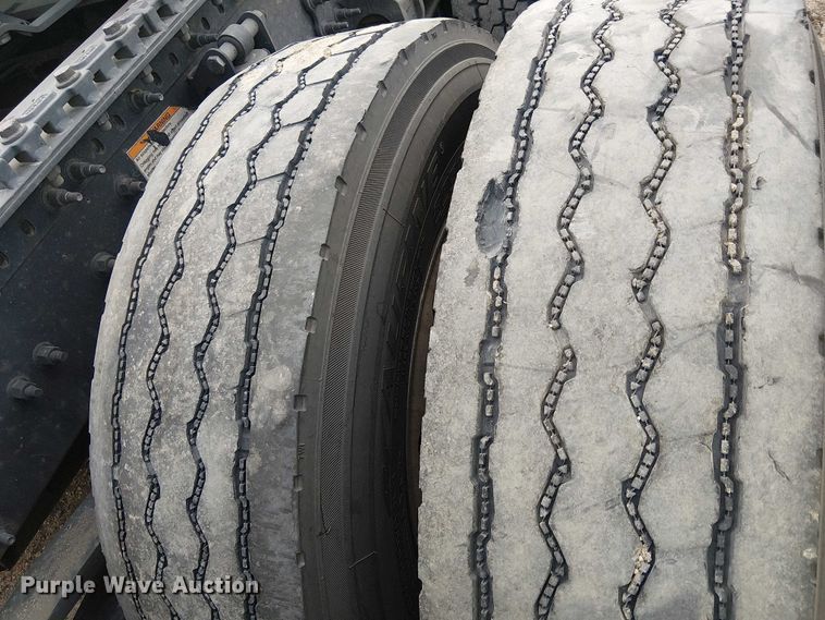 image for item YA1383 2017 Volvo VNL semi truck