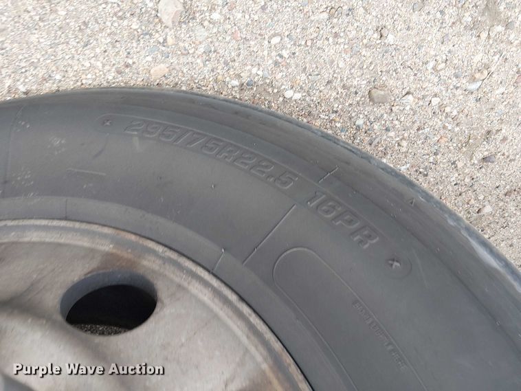 image for item YA1383 2017 Volvo VNL semi truck