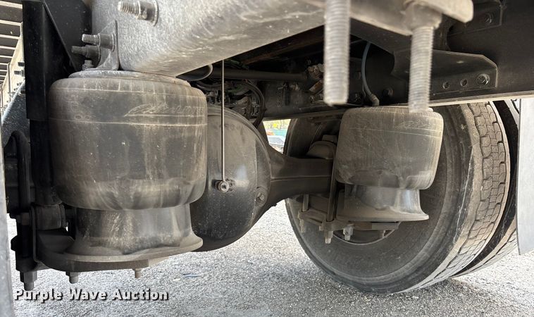 image for item YA1384 2019 Freightliner Business Class M2 box truck