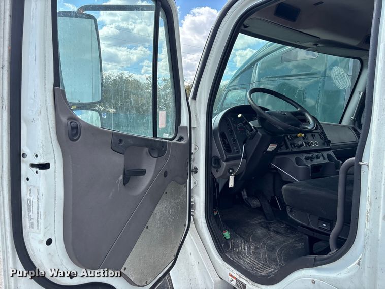 image for item YA1384 2019 Freightliner Business Class M2 box truck