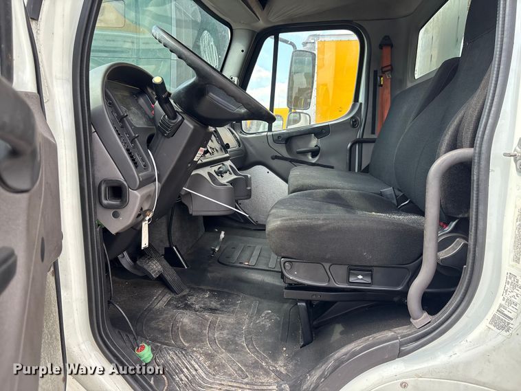 image for item YA1384 2019 Freightliner Business Class M2 box truck