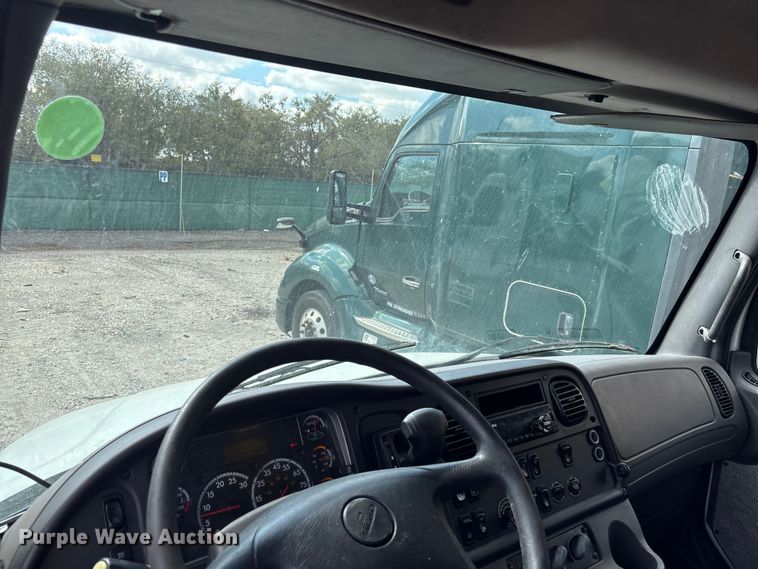 image for item YA1384 2019 Freightliner Business Class M2 box truck