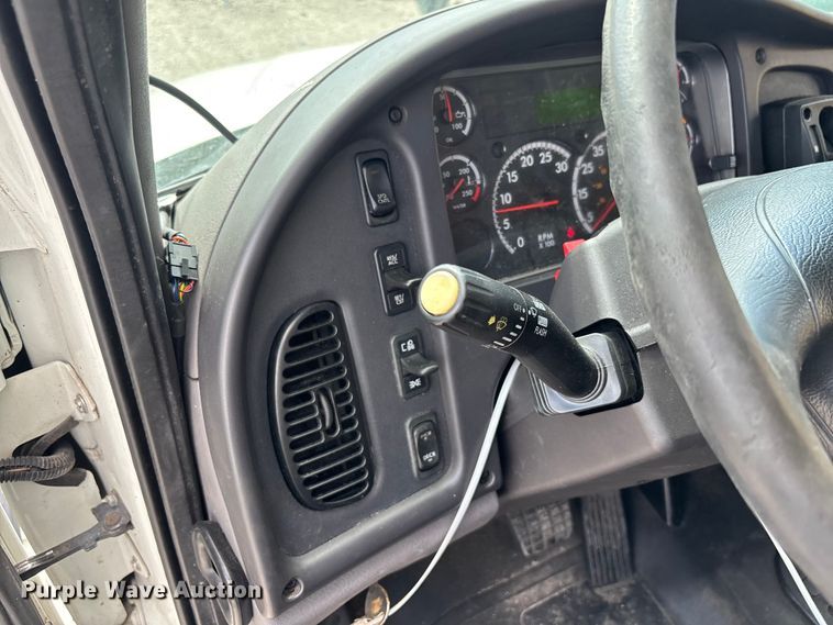 image for item YA1384 2019 Freightliner Business Class M2 box truck