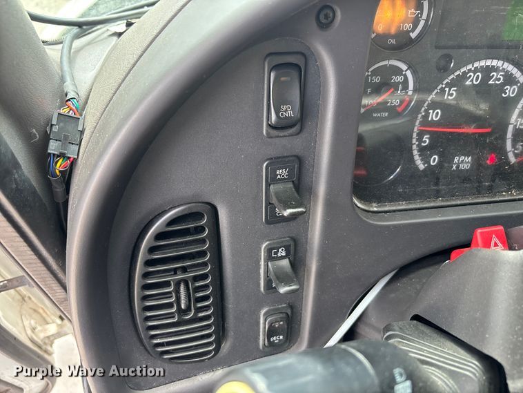 image for item YA1384 2019 Freightliner Business Class M2 box truck