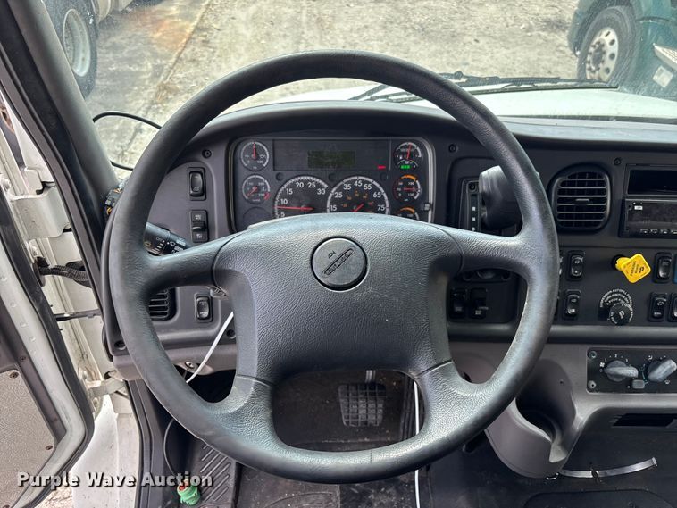 image for item YA1384 2019 Freightliner Business Class M2 box truck