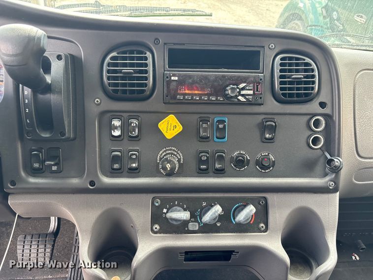 image for item YA1384 2019 Freightliner Business Class M2 box truck