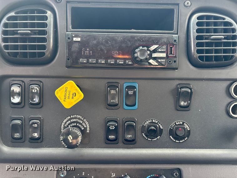 image for item YA1384 2019 Freightliner Business Class M2 box truck