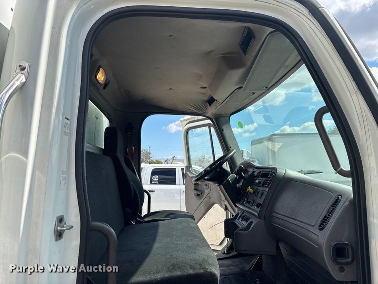 image for item YA1384 2019 Freightliner Business Class M2 box truck