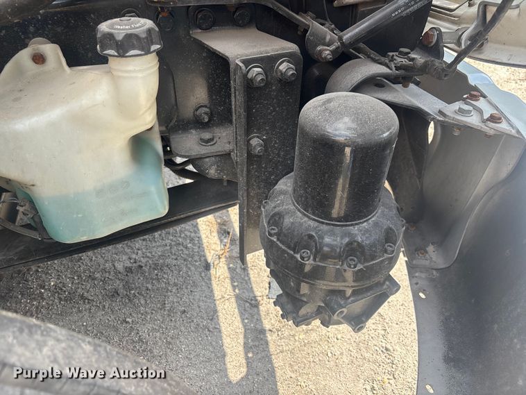 image for item YA1384 2019 Freightliner Business Class M2 box truck