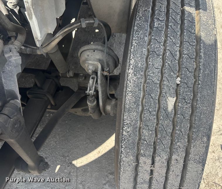 image for item YA1384 2019 Freightliner Business Class M2 box truck