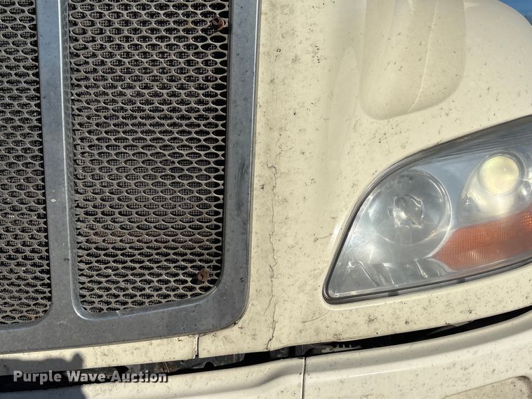 image for item YA1394 2017 Peterbilt 579  semi truck