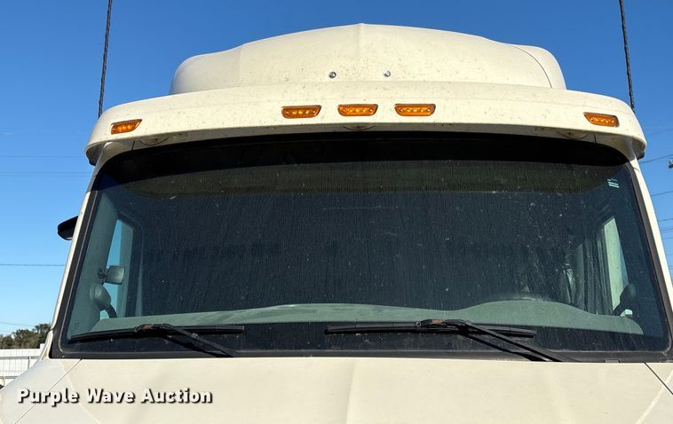 image for item YA1394 2017 Peterbilt 579  semi truck