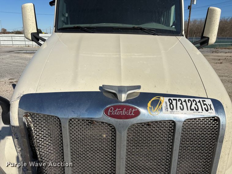 image for item YA1394 2017 Peterbilt 579  semi truck