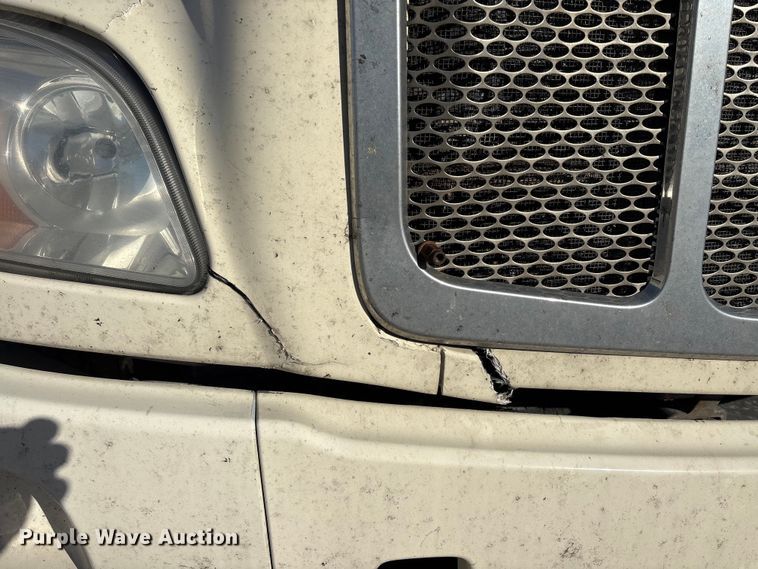 image for item YA1394 2017 Peterbilt 579  semi truck