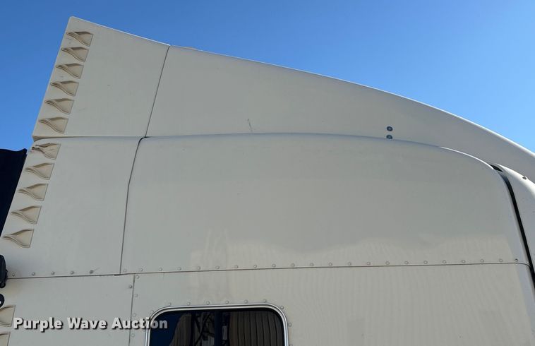 image for item YA1394 2017 Peterbilt 579  semi truck