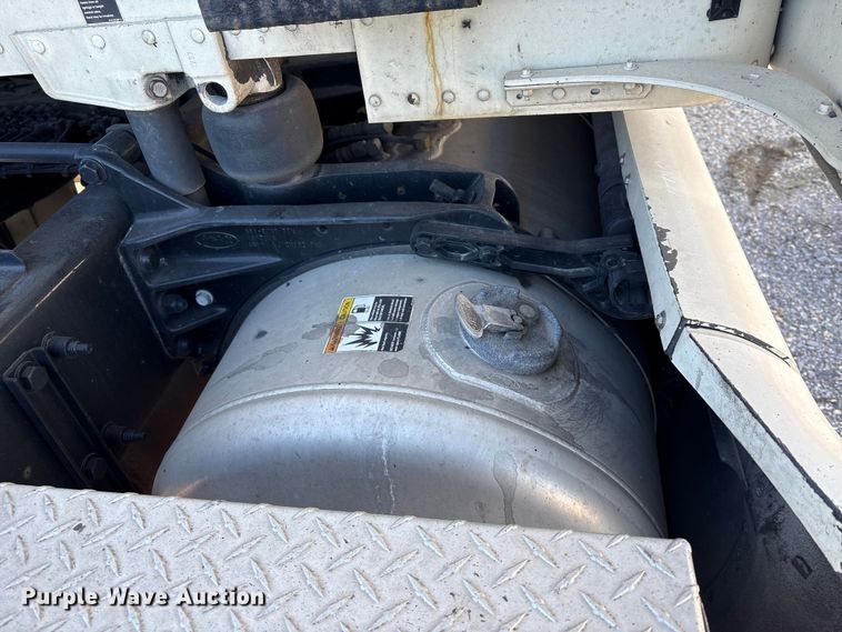 image for item YA1394 2017 Peterbilt 579  semi truck