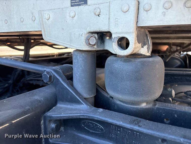 image for item YA1394 2017 Peterbilt 579  semi truck