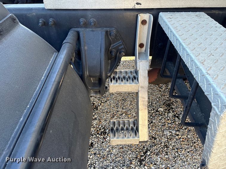 image for item YA1394 2017 Peterbilt 579  semi truck