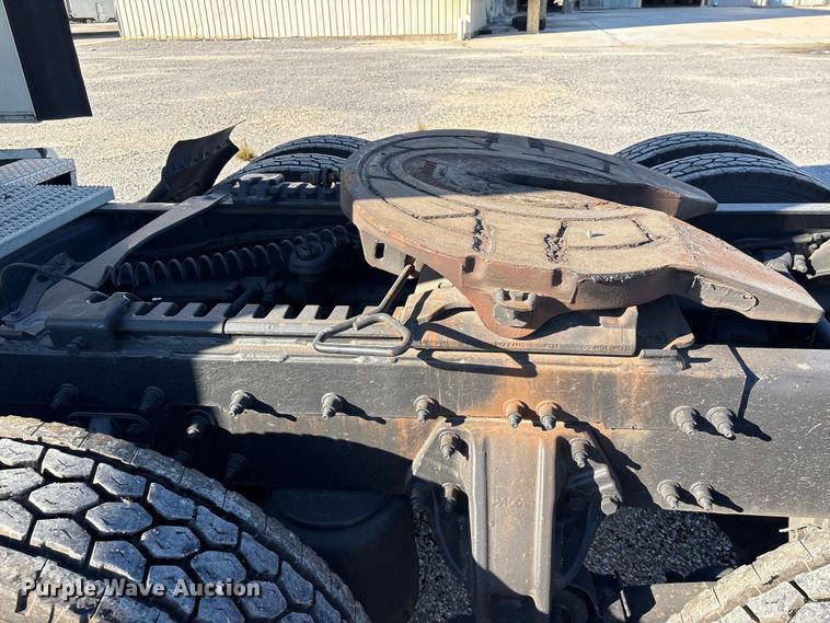 image for item YA1394 2017 Peterbilt 579  semi truck