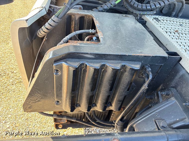 image for item YA1394 2017 Peterbilt 579  semi truck