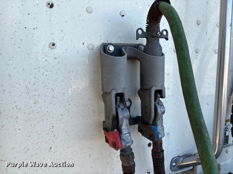 image for item YA1394 2017 Peterbilt 579  semi truck