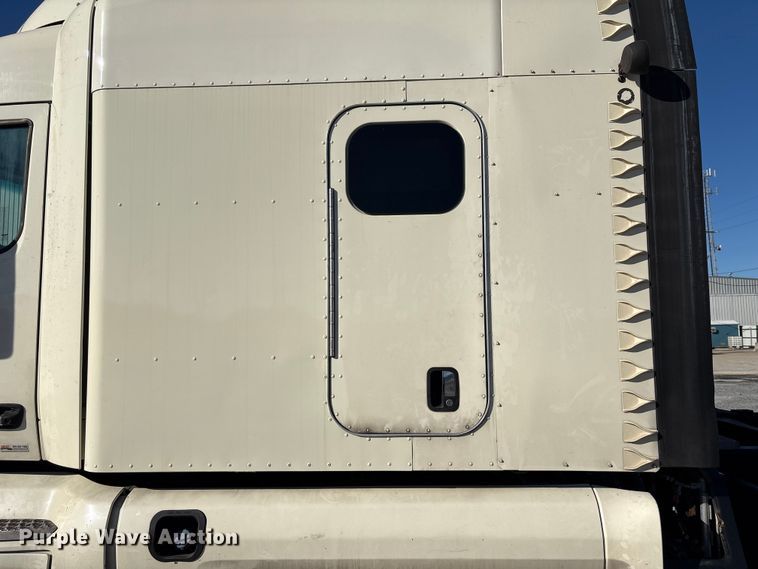 image for item YA1394 2017 Peterbilt 579  semi truck