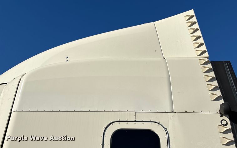 image for item YA1394 2017 Peterbilt 579  semi truck