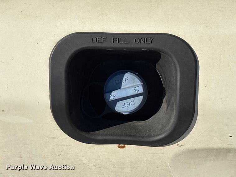 image for item YA1394 2017 Peterbilt 579  semi truck