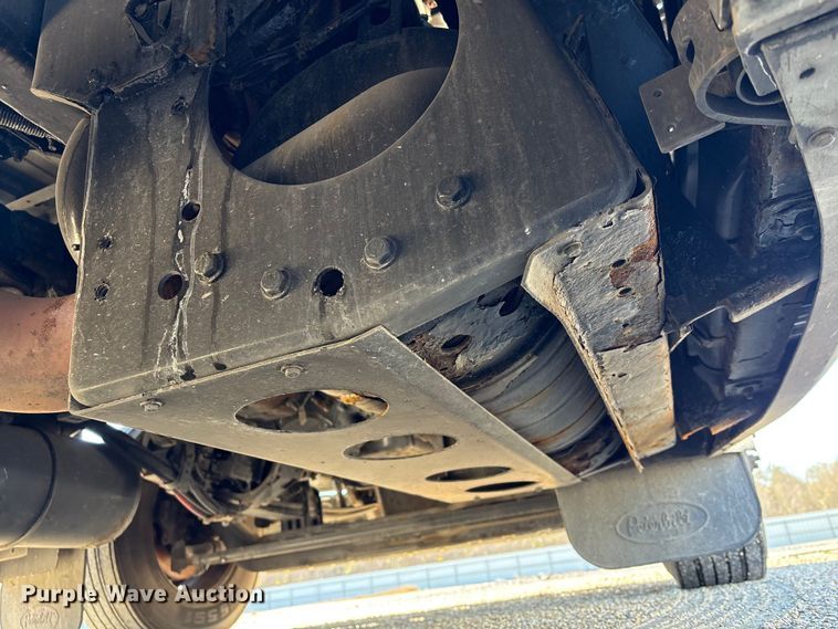 image for item YA1394 2017 Peterbilt 579  semi truck