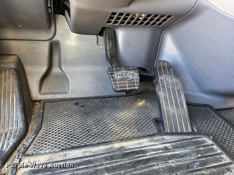 image for item YA1394 2017 Peterbilt 579  semi truck