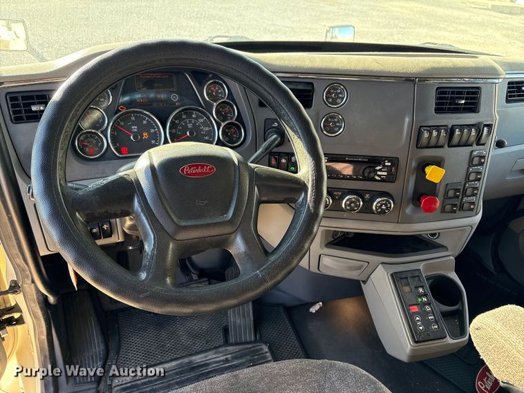 image for item YA1394 2017 Peterbilt 579  semi truck