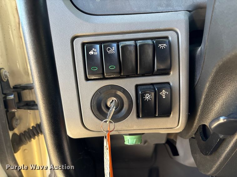 image for item YA1394 2017 Peterbilt 579  semi truck